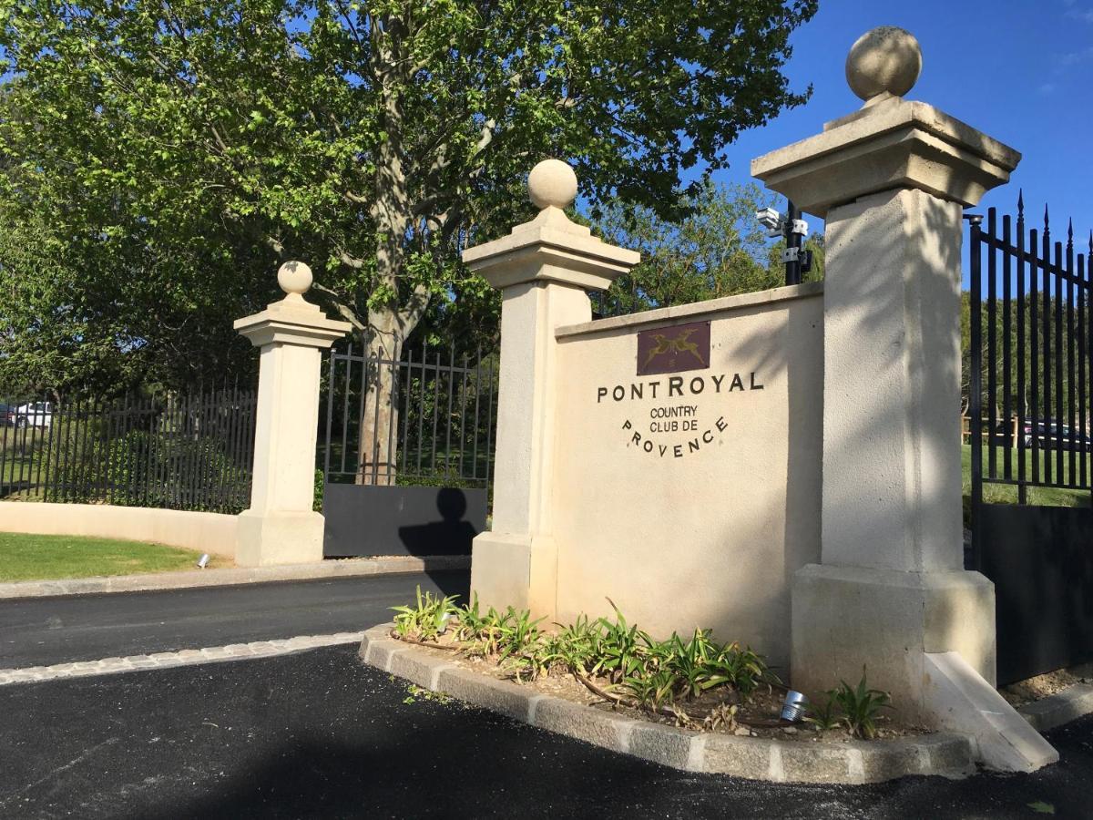 Studio Sur Le Domaine Du Golf De Pont Royal Mallemort Exterior photo